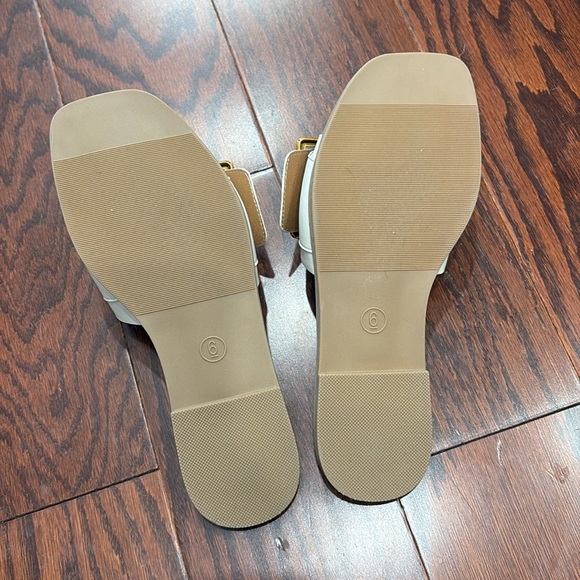 Sandals - Picture 3 of 3